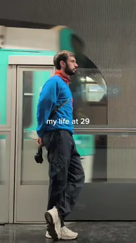 A simple life ⤵️ I’m sharing a new video of my current routine! It seems you liked the last one, so I’m keeping the same vibe. ☕ These days, I prefer training in the evening. I’m trying to become a better cyclist,  since I can’t run because of my injury. 🚲 Work takes most of my time lately. It makes me want to go on an adventure… 🐪 So I’ve been reading adventure novels, Saint-Exupéry, Mermoz… Their stories make me travel. 🛩️ Hope you’re doing well, have a great day, everyone. ❤️ #Running #run #ironman #life #fyp 