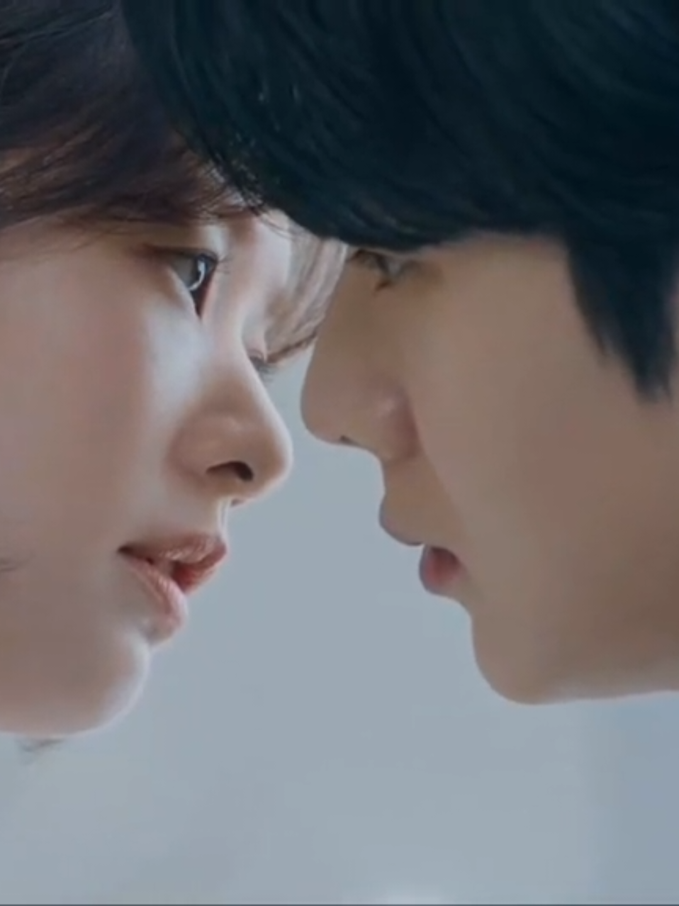 Aaaaaaa.... ciun cium cium, fokus ke Couple kita aja guys yang baju biru Anggap aja gak ada 😭🤣 #WouldYouMarryMeEp5 (12) #WouldYouMarryMe #jungsomin #choiwooshik #Drakor 