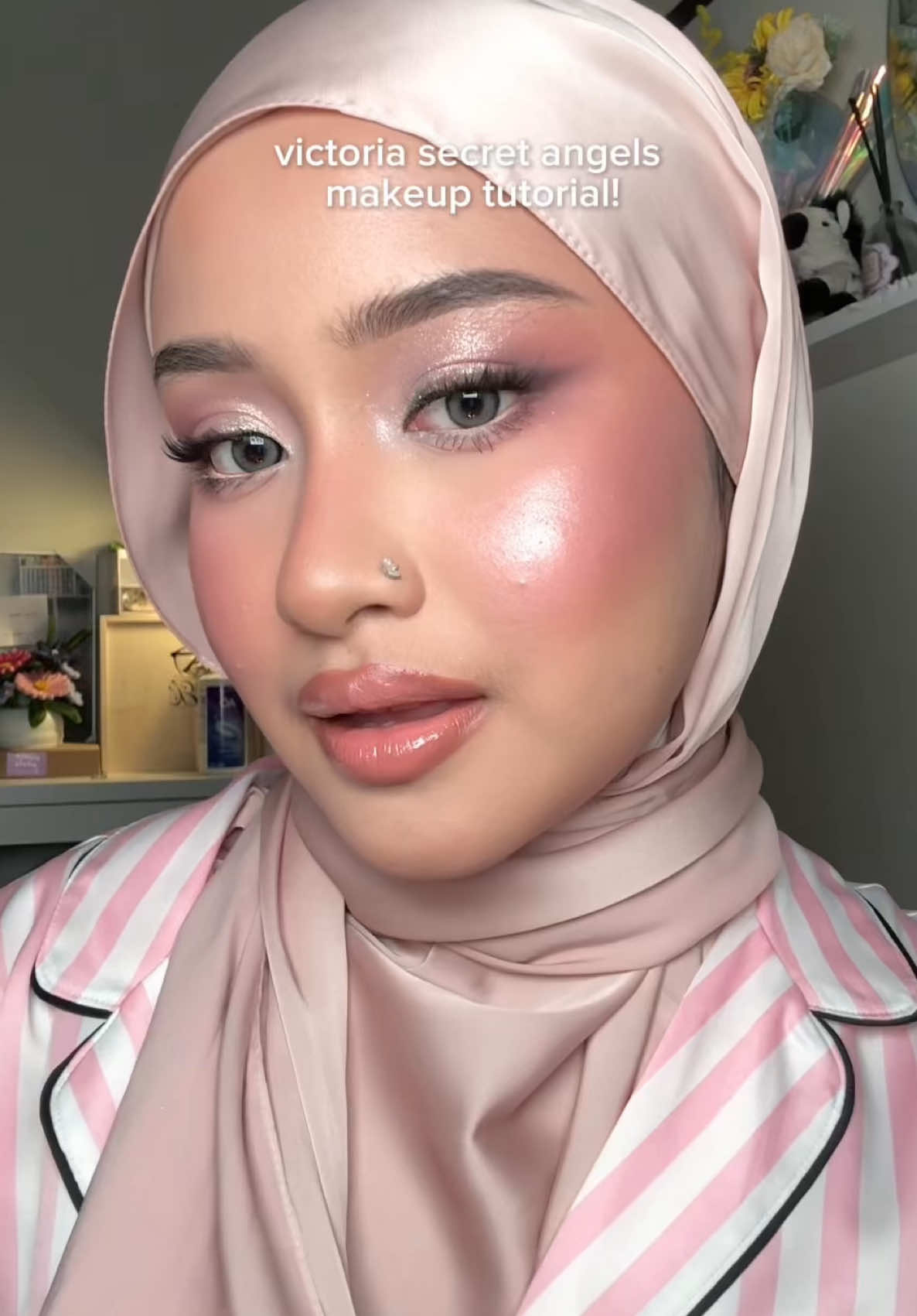 ⚠️ Products check caption  finally got the time to edit & post 🙂 UP UPPPP!!! I think every girl yg cobain makeup VS endingnya selalu secinta itu sama hasilnya like we’re OBSESSEDDDD. rate my makeup plz Product list:  - MOP GWS XTRA  - Studio Tropik Elixir Spray Serum Studio Tropik - MOP CMIIW Peach & Yellow - Charlotte Tilbury Hollywood Flawless Filter ‘fair pale 2’ - Nars Light Reflecting Foundation ‘Gion’ - Huda Beauty Easy Blur Foundation ‘Chai 210B’ - Luxcrime Instant Cover Hydralight Concealer ‘C01’ - Barenbliss Bloomdew Aquapearl Concealer ‘LN0 Cotton’ - Fenty Beauty Match Stix Contour ‘Amber’ - Guele Sculpt Contour Stick ‘Terra’ - MOP Bloom Maximum Intensity Pigment Blusher ‘red ochre’ - SASC Stay Perfect Liquid Blush ‘Sweet Talk’ - Artisan Pro Eclat Libre Pro Glow Loose Powder ‘Chandelier’ - MOP Bulletproof setting spray ‘satin’ - Red A Eyebrow Cake ‘B’ - Ruhee Diary Hi-Brow Sculpt - Somethinc Brow Wiz ‘Dark Brown’ - Huda Beauty Icy Nude Eyeshadow Palette - Patrick Ta Double Take Creme & Powder Blush Duo ‘Just Enough’ - Milai Cluster Lashes ‘A11’  - MOP MaxCara - Wardah Optimum Hi-Black Eyeliner Wardah  - Fenty Beauty Diamond Bomb - Makeover Eyeliner Pencil ‘Nude Sleek’ - MOP Tender Touch Illuminating Finishing Powder - Charlotte Tilbury Airbrush Flawless Finish Setting Powder ‘Fair’ - MOP Tender Touch Creamy Butter Bronzer - Rare Beauty Positive Light Silky Touch Highlighter ‘Mesmerize’ - Sephora lip liner ‘nude beige’ & ‘deep beige’ - MAC Matte Lipstick ‘605 Honeylove’  - KYLIE High Gloss ‘Daddy’s Girl’ #makeuptutorial 