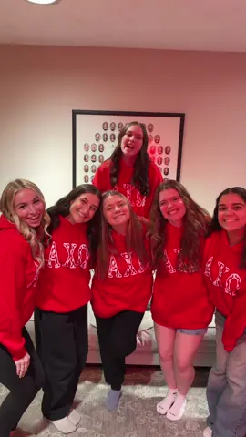 FAMMM REVEALLLL ☀️☀️☀️ @kayleehearn18 @_connie_b @marisa meinking @liv @Maddy ♡  #axo #biglittle 