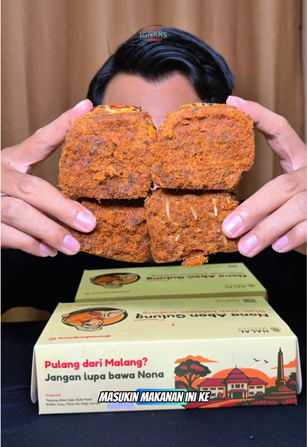 🔥 NONA ABON GULUNG – OLEH-OLEH WAJIB DARI MALANG 🔥 ⁣- Lihat sendiri aja kenapa ini wajib kamu bawa pulang — bolu gulung dengan lapisan abon sebanyak itu! 😱 Gak cuma di luar, tapi sampai ke dalam pun filling abon-nya melimpaaaaah! 🤯 ⁣ Begitu masuk mulut… bhommm! Gurih, manis, pedas, dan yang varian keju tuh creamy banget sampai lumer di lidah! 🧀🔥 ⁣ Tersedia varian Original Pedas dan Keju, semua dari bahan premium, halal, dan tahan 4 hari tanpa pengawet. Aromanya wangi banget pas dibuka dari box — dan ukurannya? Gendut maksimal, dijamin kenyang! 😋 ⁣- 📦 Ready tiap hari (tapi mending PO dulu biar gak kehabisan!) ⁣ 👉 PERFECTO! SELAMAT MENCOBA! Tag temenmu yang doyan bolu abon! 😋👇 - #malang #kulinermalang #oleholeh #oleholehkhasmalang  #creatorsearchinsights 