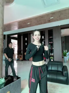 រាំលែងត្រូវនឹងពូធីអង្គុយមើលហ្នឹង🫣