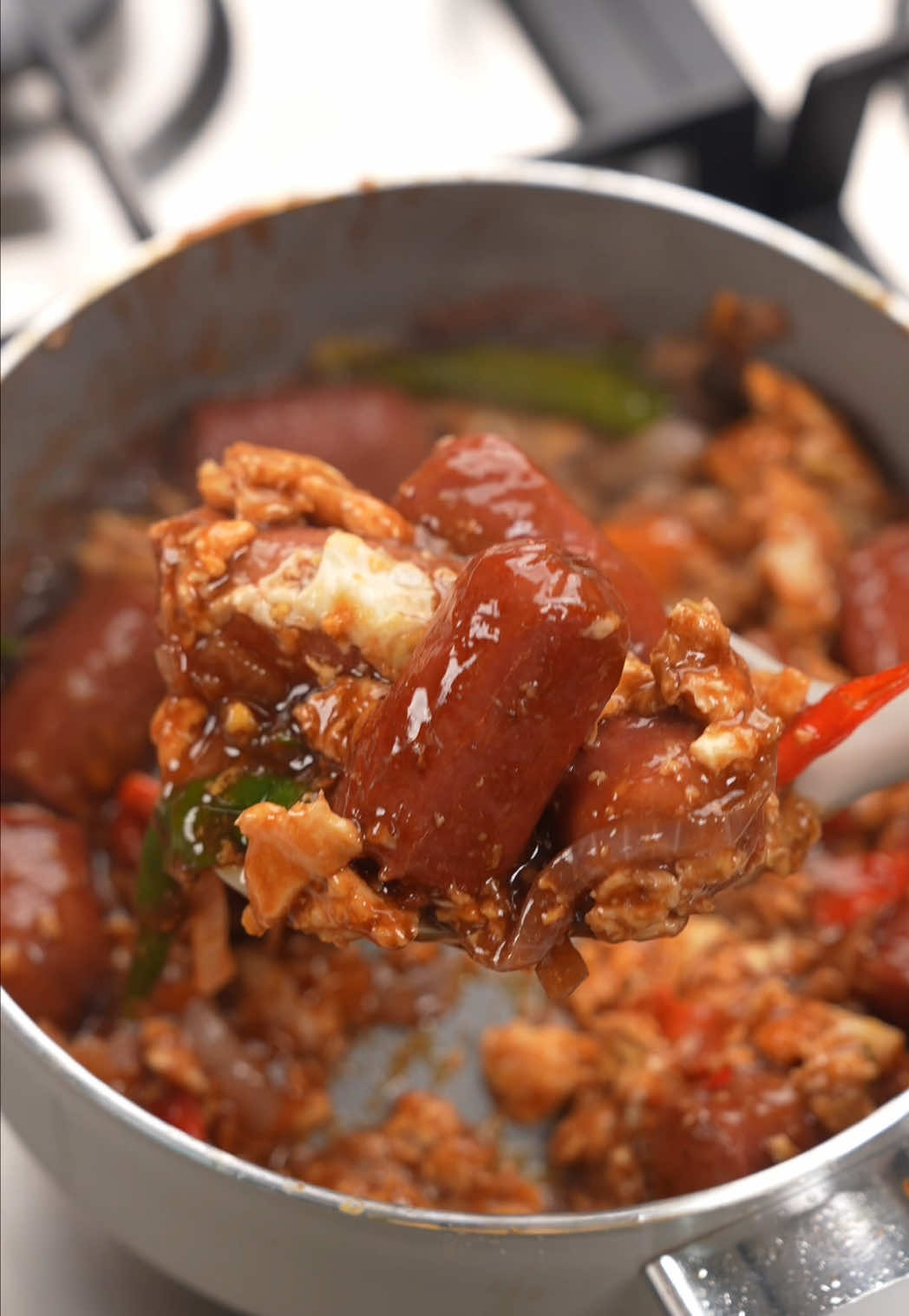 Episod 706  | Resepi Telur Sosej Kicap | 2 Minit 1 Resepi by Che Sayang Kitchen Resepi penuh - 1/2 biji bawang merah - 3 biji cili padi - Sosej - 2 biji telur - 2 sudu sos tiram - 1 sudu sos cili - Sedikit kicap lemak manis #resepichesayang #chesayangkitchen 