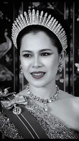 ขอน้อมส่งเสด็จสู่สวรรค์คาลัย🤍ปวงข้าพระพุทธเจ้าขอถวายความอาลัยแด่สมเด็จพระนางเจ้า สิริกิติ์ พระบรมราชินีนาถ พระบรมราชชนนีพันปีหลวง ด้วยสำนึกในพระมหาพรมหรุณาธิคุณอย่างหาที่สุดมิได้🤍#น้อมส่งเสด็จสู่สวรรคาลัย #สมเด็จพระนางเจ้าสิริกิติ์พระบรมราชินีนาถพระบรมราชชนนีพันปีหลวง #แม่ประมวลชวนธรรม #พร้อมครอบครัว 