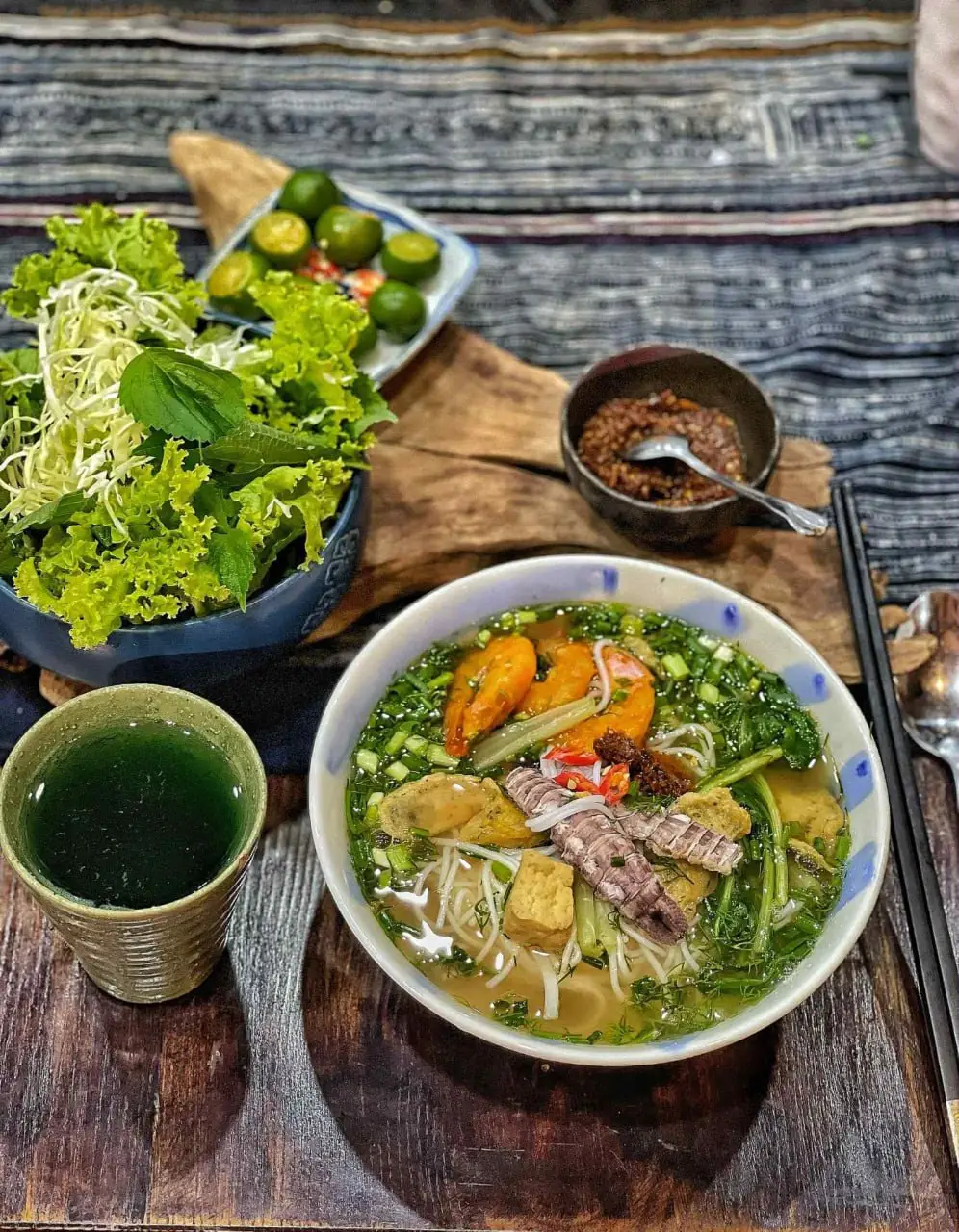 Nợ thì nợ sáng thì vẫn phải ăn đầy đủ