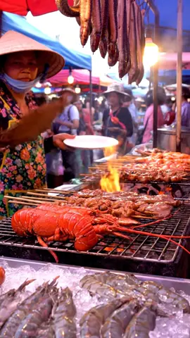Life at a Wild Meet Market #seafood #food #fish #cooking #animalsmarket 
