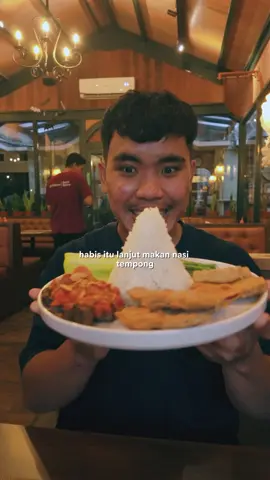 🎃 Malem ini saya ke Bono Bistro dan berhasil pecahin misteri “The Curse of Bono” 🕵️‍♂️💀 Langsung dapet diskon 15% buat makanannya lumayan coyyy, trick or treat yo’self 😏🍝 Event ini cuma tanggal 25–26 Oktober, jadi cepet dah sebelum kutukannya balik 😨🕯️ #lombok #fyp #mataram #lomboktiktok #mataramtiktok