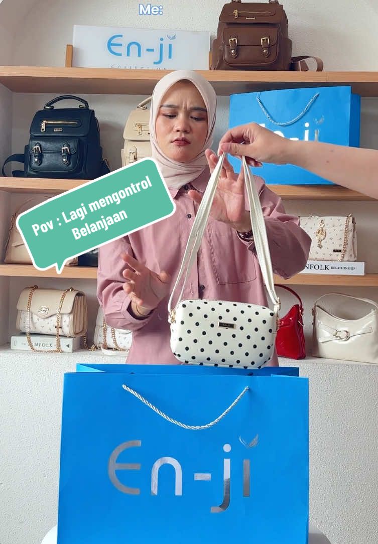Mengontrol belanjaan kann? 🙂‍↔️🤫 #Enjiid #BanggaPakeEnji #TasKorea #TasAesthetic 