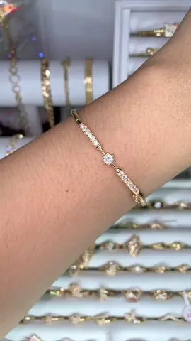 gelang seharga seblak mirip emas asli woooowww ini niat jualan apa sedekah sih #😍😍😍 #gelang #titanium #fyp #gelangtitanium 