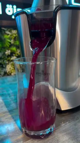 العصير الطبيعي أصبح أسهل وأكثر نظافة! 🍹 عصارة الحمضيات Embleme EM CJ556 هي إضافة مثالية لمطبخك: ✨ 200 واط لنتائج سريعة وممتازة. ✨ Anti Drip (مانع التنقيط) للحفاظ على نظافة المكان. ✨ تصميم أنيق ومتين من الستانلس ستيل. جهز عصيرك المفضل بكل سهولة! ☀️ للحجز أو الاستفسار مراسلة الصفحة أو الاتصال على 07818753180