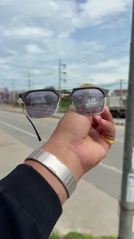 แว่นตากันแสงบลู • โฟโตโครมิกสีเทา | กรอบ ผู้ชาย สไตล์โรแมนติก+เทรนด์ + | สะพานคู่โลหะ เทคโนโลยี คุณภาพู | แฟชันเข้ากับทุกส ไตล์ ฮิตวัยรุ ตามใบสั่งเเพทย์ นำหนักเบาสบาย