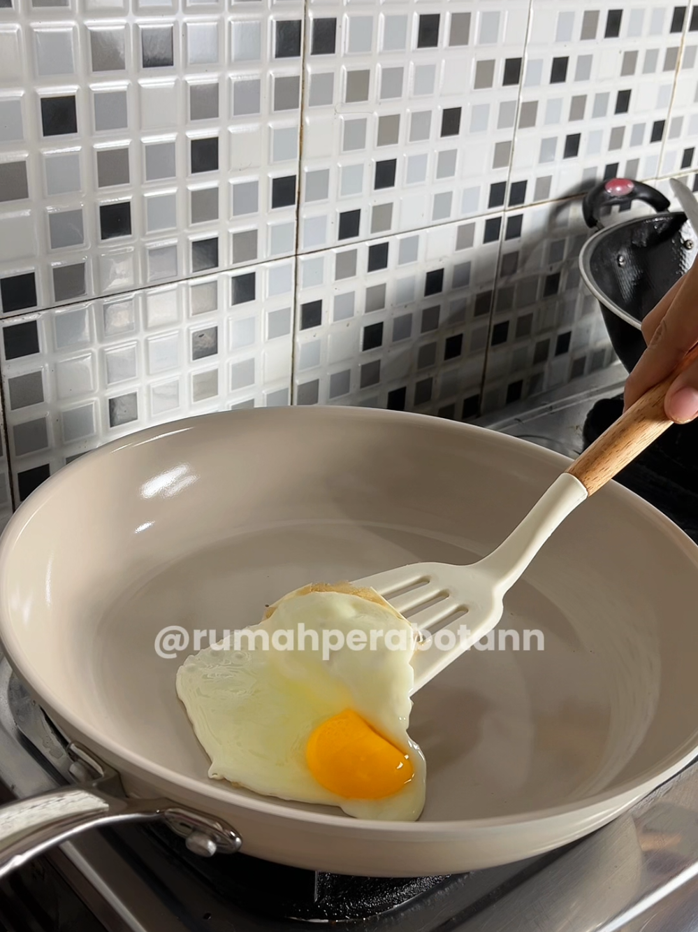 Akhirnya nemu wajan anti lengket yang bahannya keramik dan aman untuk makanan #wajankeramik #redchef #wajanantilengket #wajanantilengketmurah #wajanantigores 