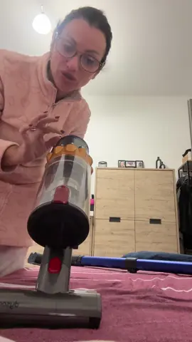 #aspirapolvere senza filo senza sacchetto#imitazione perfetta di un aspirapolvere famosa#cosa aspettate cliccate e fatevi un bel regalo a Natale#