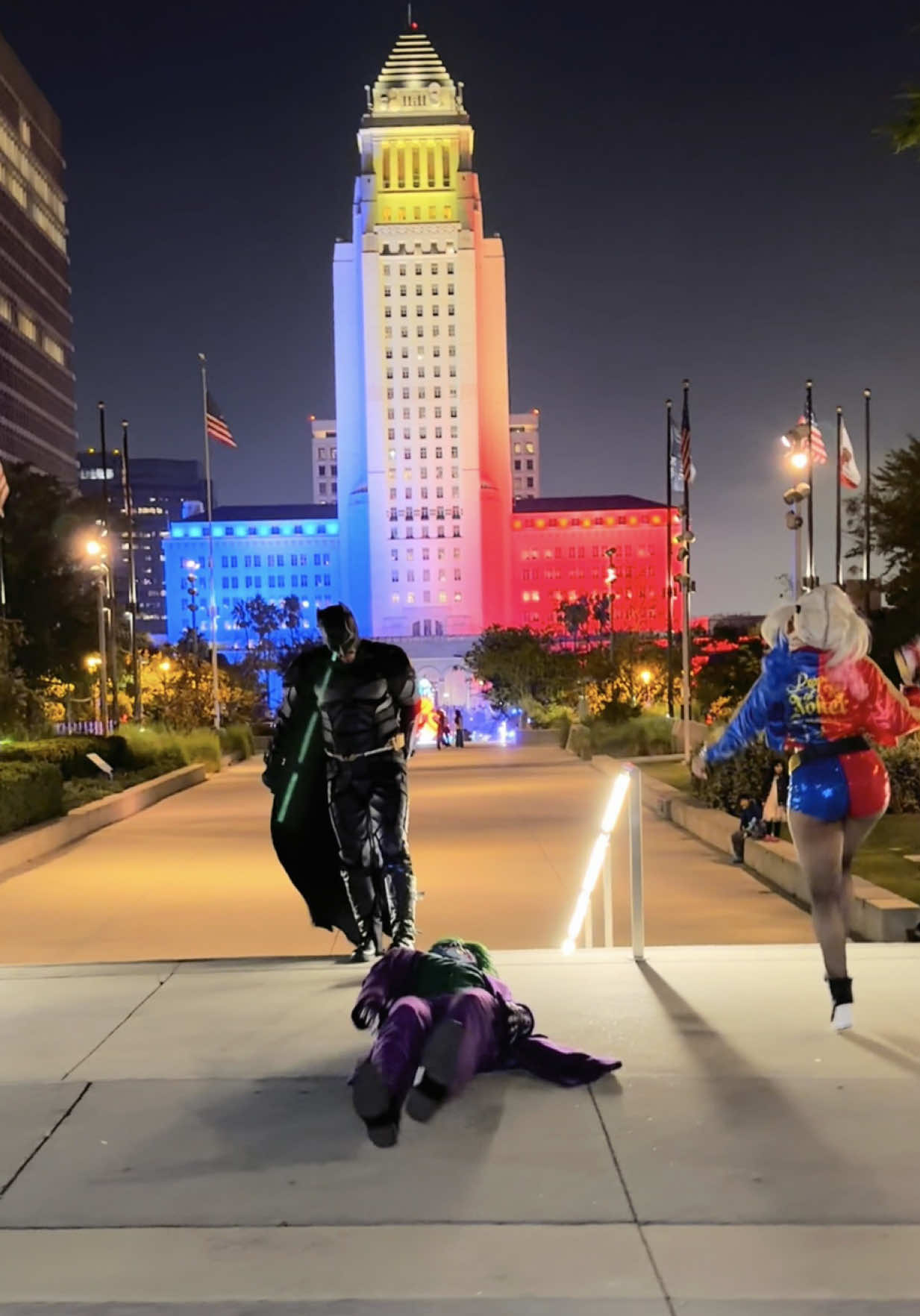 Replying to @nstrmartinez21 Batman me llevo a Gotham City! 😳🦇🃏 @🦇🅖🅣🅗🅜🅚🅝🅘🅖🅗🅣🦇 @Mishelle #lombrizsando 