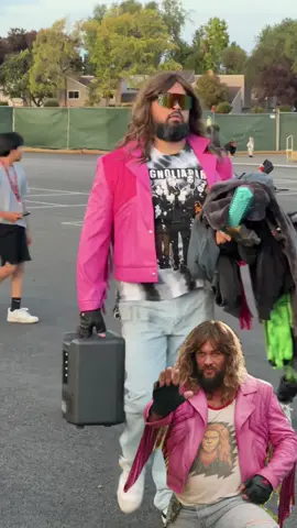 When the kids ask him to do Minecraft with them 🤣🩷✨ #halloween #minecraftmovie #jasonmomoa #cosplay #fyp