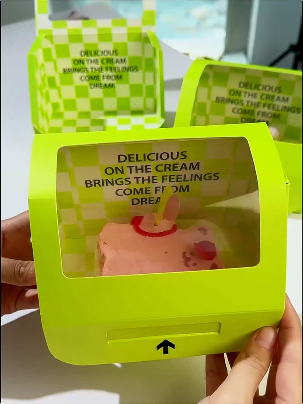 Simple and fashionable cake box, transparent design can better display the cake! #cakebox #desserts #cake #cakepackaging #bread #packing 