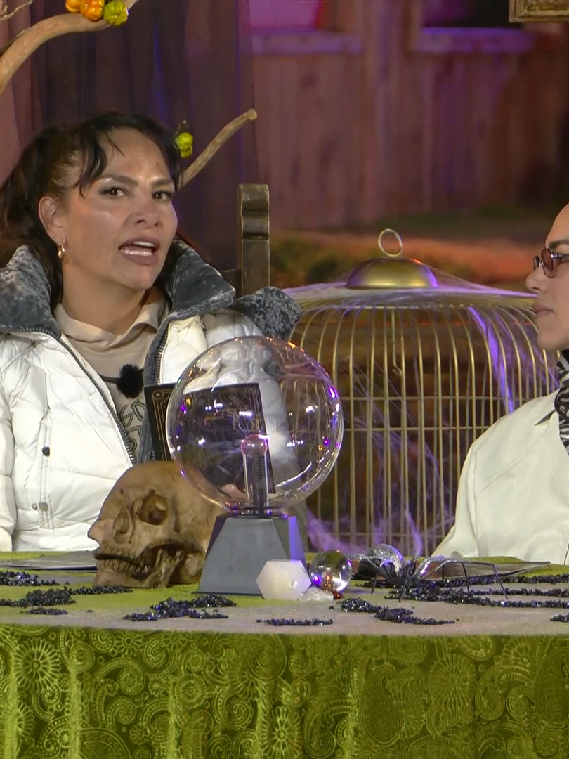 ¿Qué dicen las cartas para #LisVega según mi granjera #FabiolaCampomanes? 🔮✨ Lunes a viernes 9:00 p.m. por Azteca Uno Domingo La Gala 8:00 p.m. por Azteca Uno 🌾 #LaGranjaVIP ⁣transmisión 24/7 en #DisneyPlus experiencia completa.