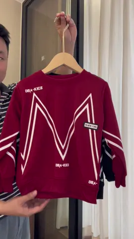 Bộ nỉ da cá dày dặn ấm áp cho mùa đông. Đủ size các mẹ chọn cho các bé ạ . Mặc đi chơi đi học ở nhà đều đẹp ạ #botinsu #dothudong #bonidaitay #quanaonichobe 