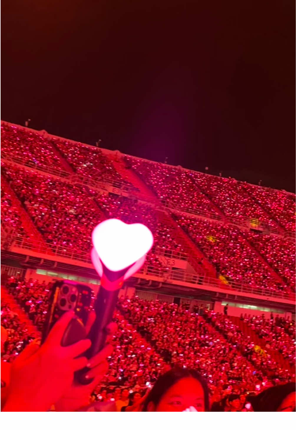 Prettiest pink ocean💖🌊 #deadline_in_bangkok #blackpinkconcert #bkk #pinkocean @𝒴☆ @❀ 