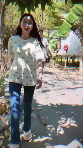 Mìn chọn đồng hành. Trong mỗi lần lựa chọn của mìn, đúng sẽ là món quà, sai là một trải nghiệm. mìn chưa bao giờ để bất cứ lý do bên ngoài ảnh hưởng đến lựa chọn của mìn, cũng chưa từng nghe theo ai để lòng có những khoảnh khắc dao động. Đã có những lúc mìn tự hỏi 