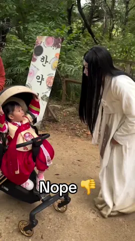Out of sight, out of mind 😊 #scary #kids #fail #costume #funny (via 1__58c/IG)