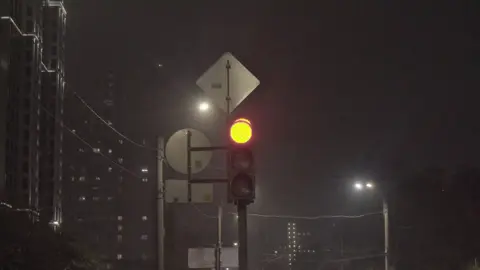 I need a new lens for night photo and video. sony zv-e10 at night with kit lens got a little noise #sony #zve10 #sonyzve10 #videography 