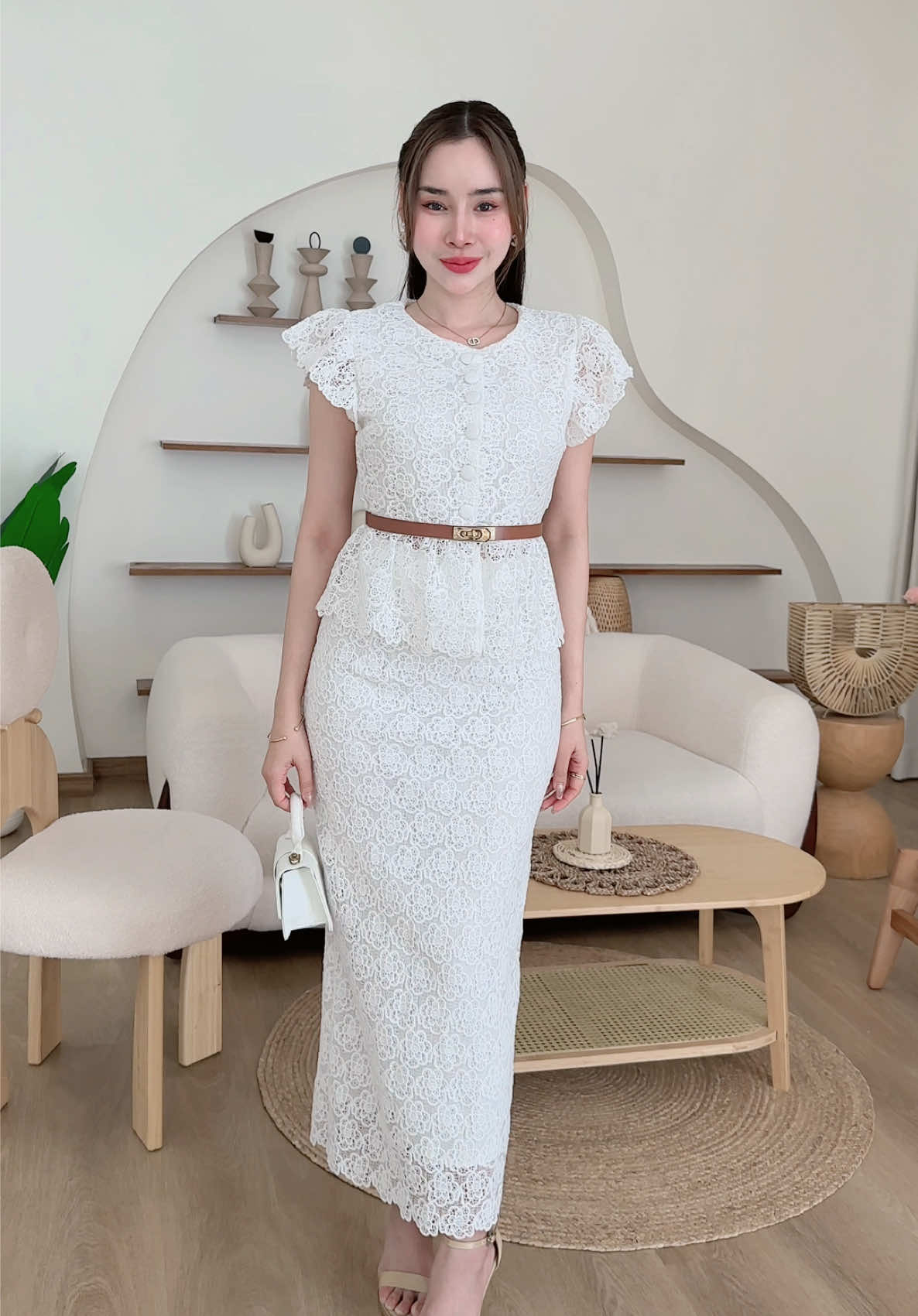 ชุดเซ็ท 3 ชิ้น เซตลูกไม้แต่งระบาย กระดุมหน้า มาพร้อมเข็มขัด และกระโปรงยาว งานสวยเนื้อผ้าดี คัตติ๊งสวยมาก ๆ คะ #ชุดเซ็ท #ชุดลูกไม้ #btstudio #ชุดงานบวช #ชุดงานบุญ 