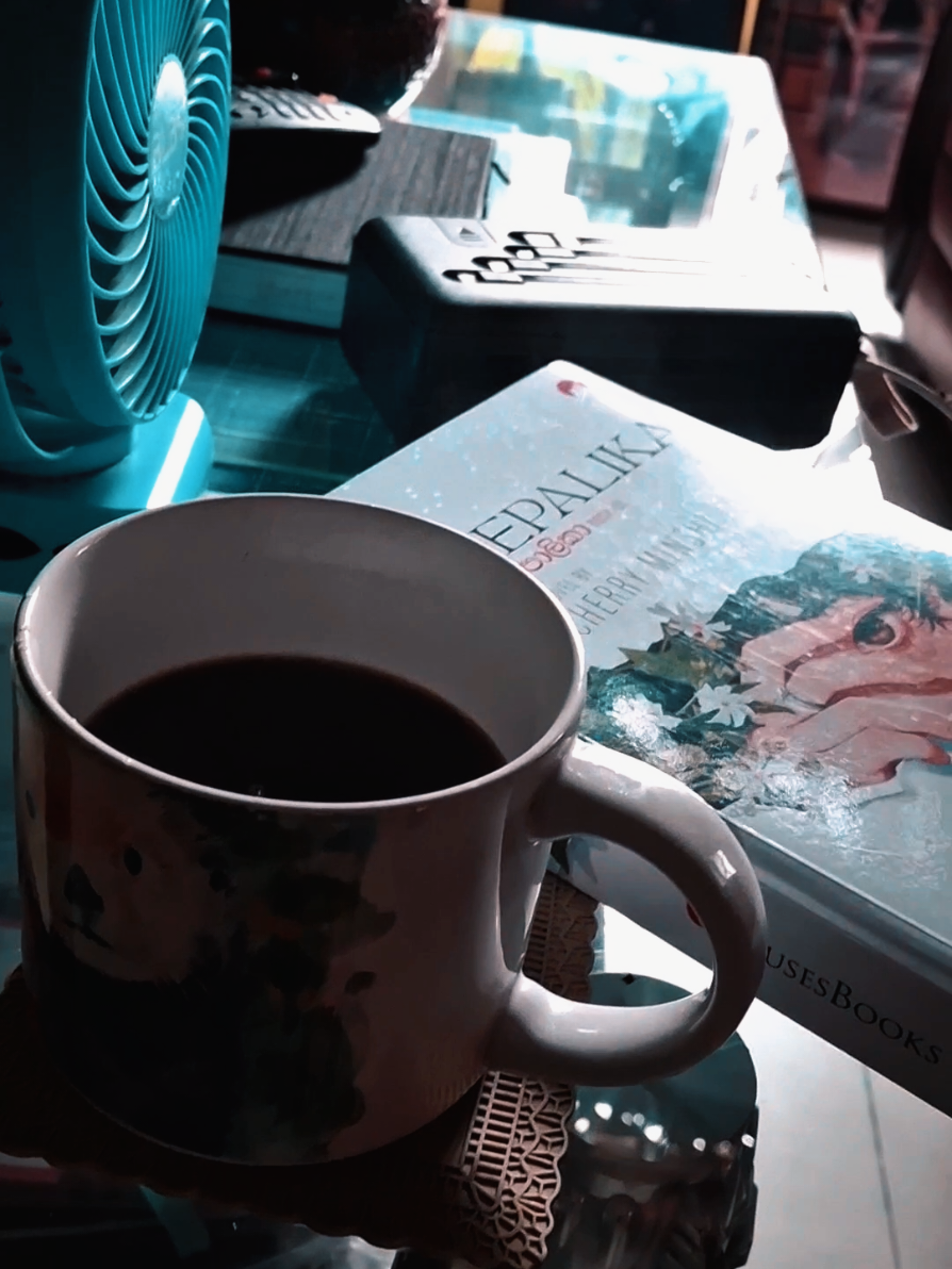 Lonely feels lovely with rain🌧️, coffee☕, and my favorite book❤️📚.  #watpadstory #muses #Love #rainydays #heart 