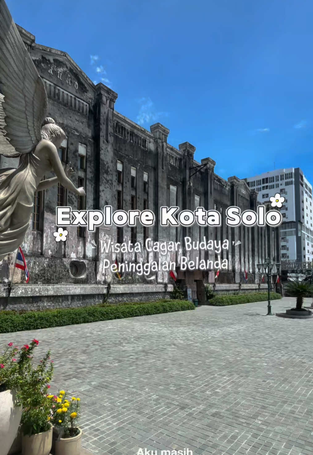 Wisata cagar budaya disolo yang dulunya itu pabrik gula peninggalan belanda, namanya Rasamadu Heritage , bangunan kuno dg nuansa eropa klasik banyak spot estetik buat diabadikan, untuk htm nya mulai dari 30rb aja. rekomendasi penginapan  mulai dari 100ribuan yg bisa kamu jadiin referensi   bookingnya mudah banget tinggal download aplikasi reddoorz booking tanggal dan tipe kamar, jangan lupa pakai kode promo “YUKNGINEP” buat dapetin tambahan promo harga spesial buka semua pintu bareng RedDoorz buat staycation hemat kamu  #RedTravelers #BukaSemuaPintu #RedDoorz