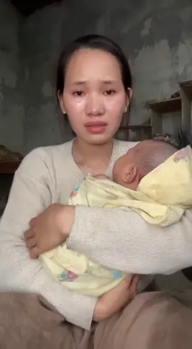 Sinh con xong bị nghỉ việc mong mọi người ủng hộ mẹ con em xây kênh kiếm tiền mua bỉm mua sữa ạ  #mebimxaykenh #xaykenhtiktok #nguoimoixaykenh #cuocsongthuongngay #hanhtrinhxaykenh 