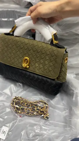 tas kotak chendol SV yg simple #promomakangajian #promoguncang1111 #tasselempangwanita #suiveabag 