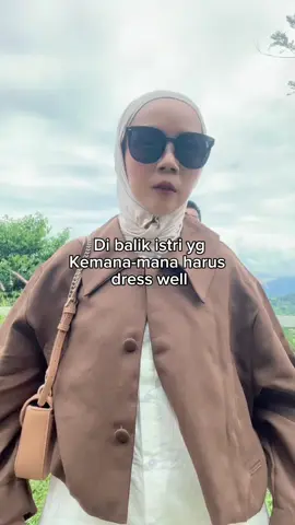 Masih menjadi misteri..😃😅 #suamiistri #dresswell #outfitcek