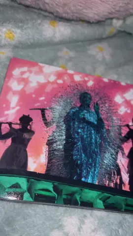 Björk cornucopia live CD+DVD is out today :) love seeing an artist continue to release music films on physical media and not just through a streaming deal