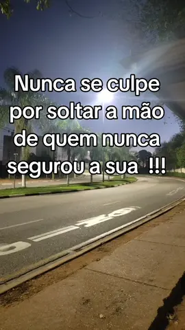 #nunca se culpe por soltar a mão de quem nunca segurou a sua # @Angela -Reflexao-Motivacional @Angela -Reflexao-Motivacional @Angela -Reflexao-Motivacional 