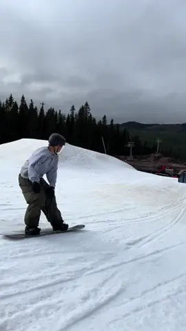 First time ever with skis in the park💀 #explore #bro #progress #ski #snowboard 