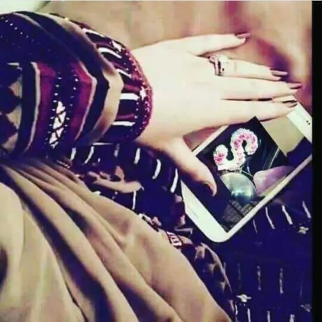 عسى حب غصن(ن) حد طيره على المعواد  ‏يجيبه على درب امنياتي لا ناديته  ‏َ ‏حبيبي تعال منقي من عذوق الضاد  ‏بواكير بوح(ن) تطربك كانك اوحيته  ‏َ ‏تقهوى الحديث اللي خذا من القصيد قناد  ‏علامك تكرم وانت توك تقهويته