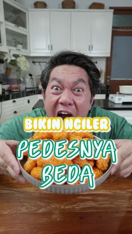INI BEDA!! Pedesnya beda sama yang udah2, ini PEDESNYA NGENA!! Pertama kali nyoba langsung nyetok dirumah, ini sih buat makan sama apa aja enak sih.. Namanya So Good Hot Crispy Chicken Nugget 🌶🌶 Cobain deh.. kasih tau ke gw ya PEDESNYA NGENA gimana dikalian?  #Bikinangiler #Kuliner @SO GOOD INDONESIA #HotCrispyChickenNugget #PedesnyaNgena #BikinMoodAutoGood