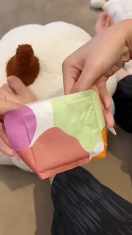 暖足贴 #创作灵感 天冷了，手脚容易冰凉的姐妹可以安排这款热敷#暖足贴 草本提取可以直接套上使用，薄薄一片弹力大，不会影响走路，恒温发热非常舒服，方便又实用#暖贴 #脚暖全身就暖了 #艾草足贴 @巨量千川 @DOU+小助手