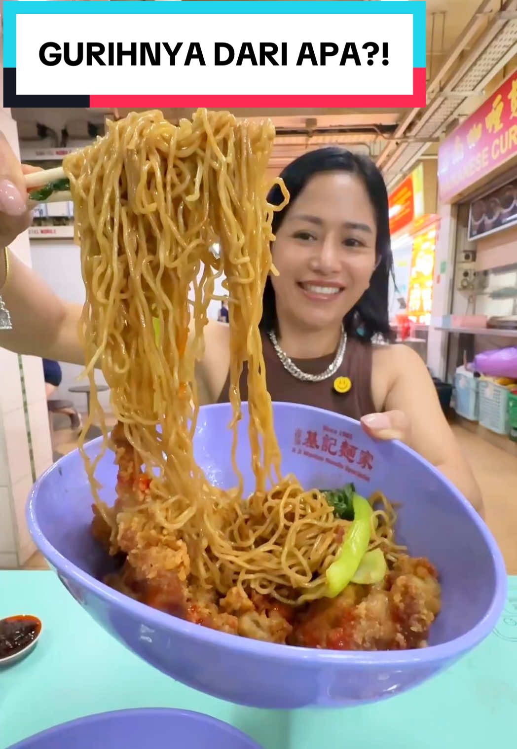 Suhunya Michelin Star di Singapore, besok pagi pingin jalan - jalan ke Yio Chu Kang dan liat rumah boss tempat Omay dulu kerja sebagai Pembantu, kali aja masih ada #awurawuremplok #faridanurhan 