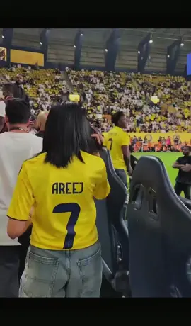 Saudi Princess✨💖 asked her assistant to take a picture with IShowSpeed 🇸🇦