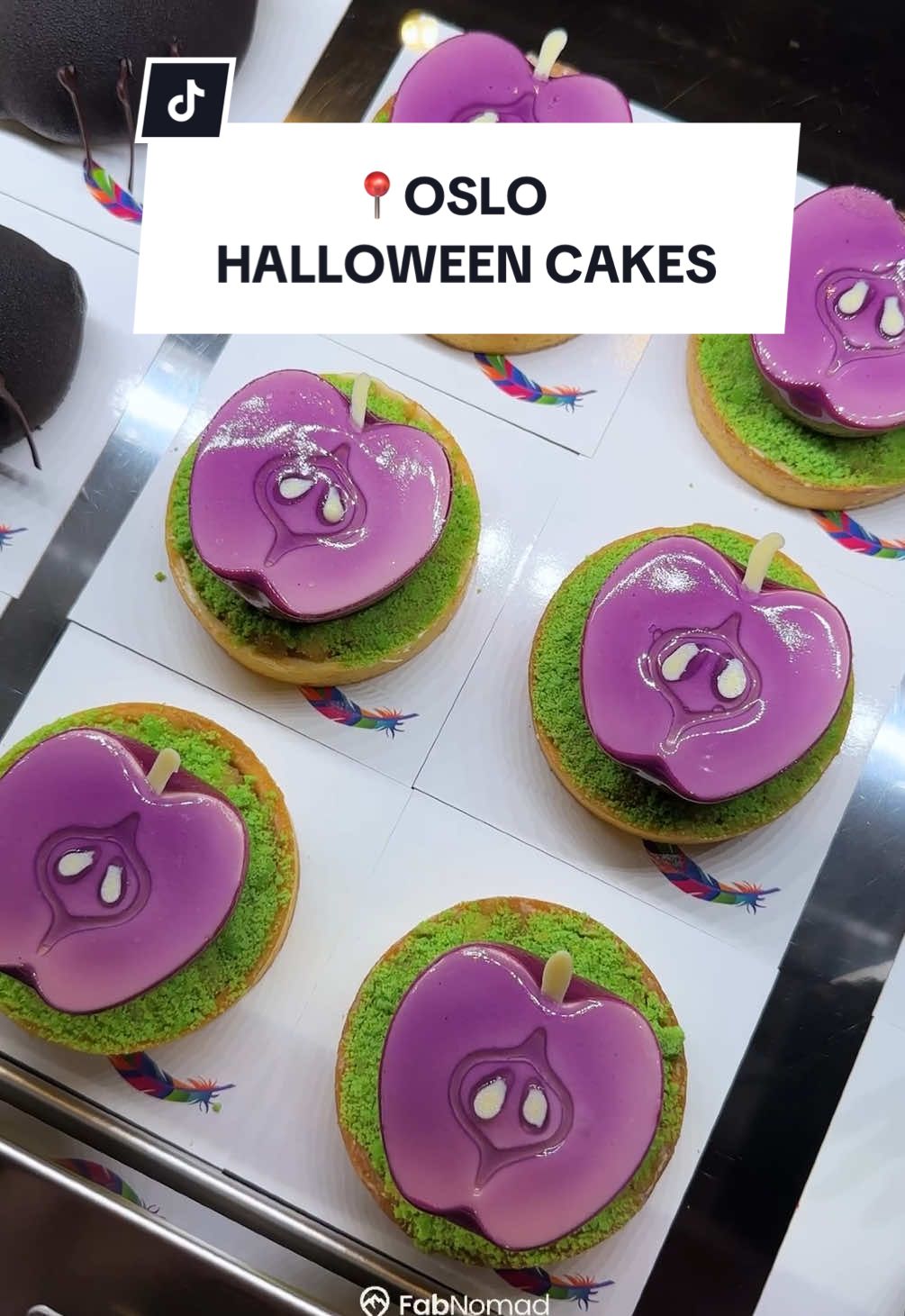 There are no doubts that we are super fans of @Fjærkonfekt ! One of their best qualities is changing their cakes according to the season and every October they have their limited edition Halloween cakes that, besides being cute,  are very tasty. These cakes will only be available until November 2nd so make sure to pay them a visit if you want to grab some of these.  Our favorites were the apple, the pumpkin and the mummy. _____ #fabnomad #oslo #fyp #halloween #norway 