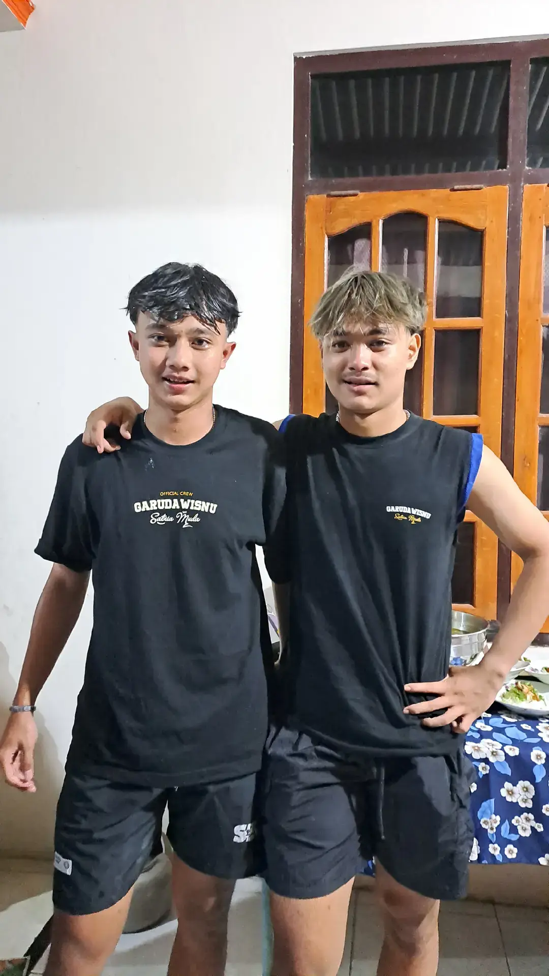 Berawal dari nitipin salam si Eb ke mereka, dari yang tadinya gatau samsek, trus nyari-nyari ternyata nanya ke orangnya langsung, eh jadi jatuh suka beneran ampe sekarang hahaha lucu emang @𝙍𝙨𝙨𝙡𝙡⚡ @☆ﾟʝꪱ𝕓☆ﾟ Sehat-sehat lah kalian duo kece🤙🏻 #gwsmlovers👹 #gwsm #gwsm_editz #gwsmfamily #gwsmoriginalstore #magelang24jam 