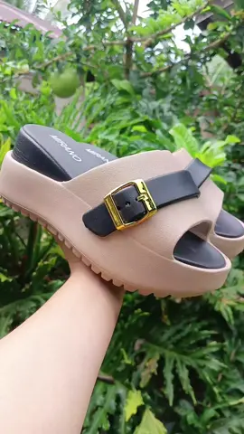 MIRANO Wedge Slippers true to size #MIRANO #wedgeslippers #MomGoals #womenfashion #fashionable 