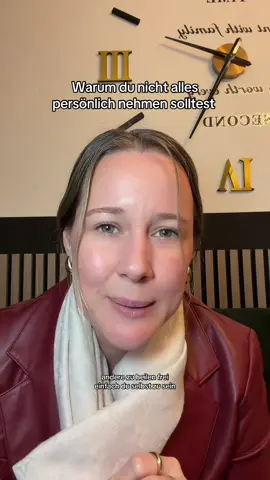 Natürlich gibt es gewisse Dinge, wie gut gemeintes Feedback die man ernst nehmen sollte. Aber unnötige Kritik, negative Energie, sollte man ignorieren.  #persönlichkeitsentwicklung #emotionaleintelligenz #psychologie #heilung #lebensweisheiten