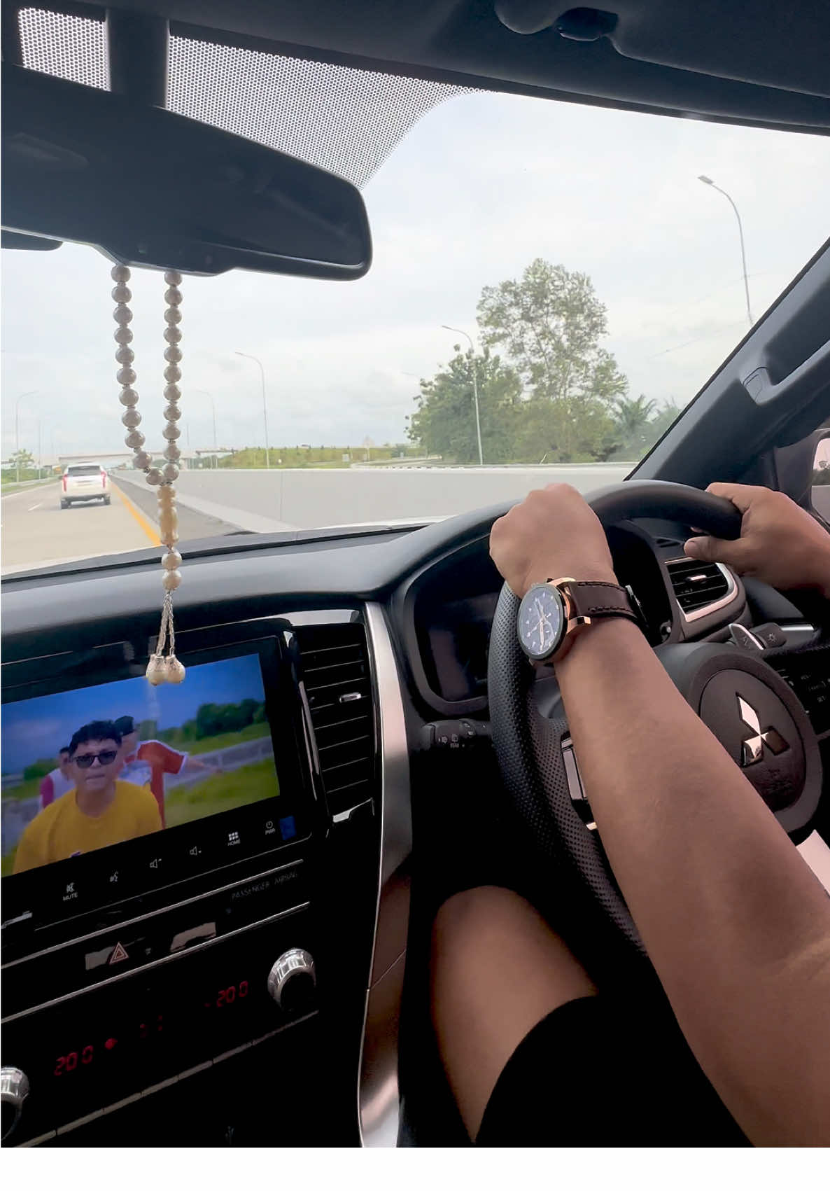 Rekomendasi flashdisk 1000 lagi sudah ada video nyaa,lagunya keren semua🫶💃#pajerosport #dakar #nyetirmobil 