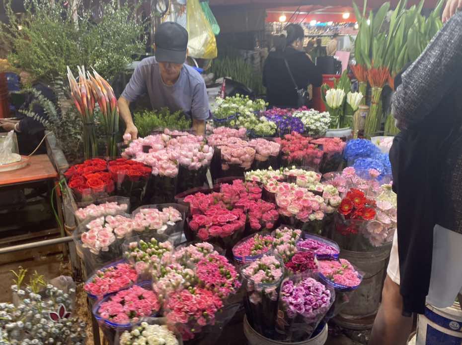 @thu Hằng lạc vào đây hong muốn về nữa..                                                      #xuhuong #chohoaquangba 