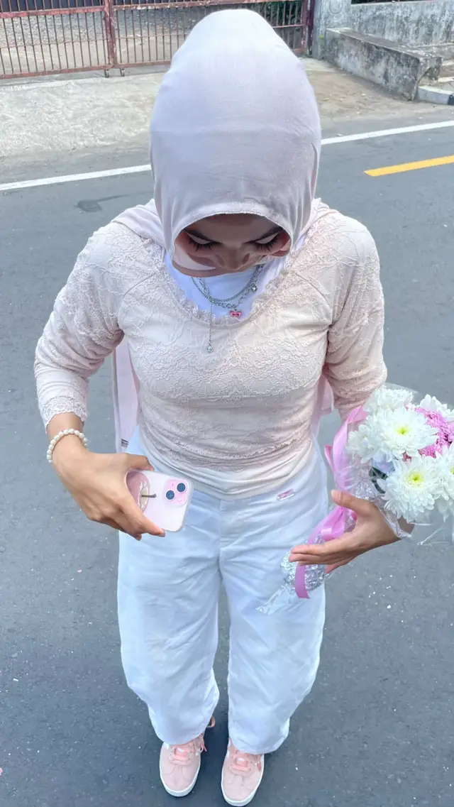 #pinkie #outfitideas #flowers 