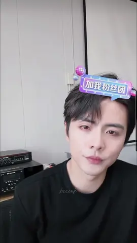 iya iya 18thn lebih 10thun kan ge?😭#wangnan王楠 #livestreaming#douyin抖音 #funnyvideos 