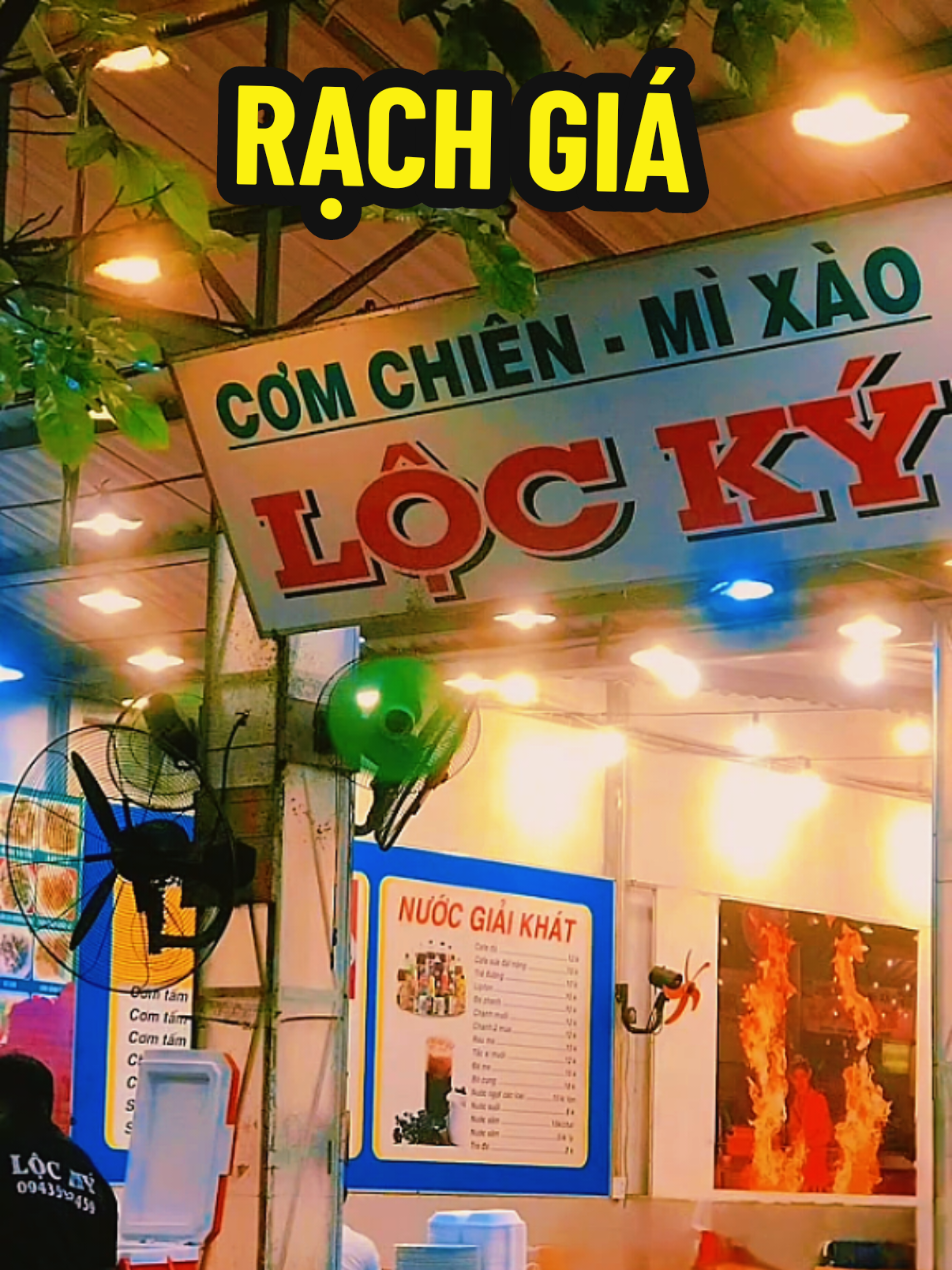 Trân Vị Quán Xá 64 | An Giang – Cơm Chiên Mì Xào Lộc Ký 🍳🍜  Cơm chiên tơi hột, không bị dầu mỡ quá, ăn tới đâu thơm tới đó  Mì xào thì dai vừa phải, xào lửa lớn nên thơm cái mùi chảo khét nhẹ nghe là ghiền luôn. Thêm miếng dưa chua ăn kèm cho cân vị, húp miếng súp nóng vô là tròn vị bữa trưa luôn nghen  📍 Địa chỉ: Phạm Hùng, Rạch Giá, An Giang 🕓 Giờ mở cửa: cả ngày #tranviquanxa #angiang #comchien #lộcký  #foodtiktok