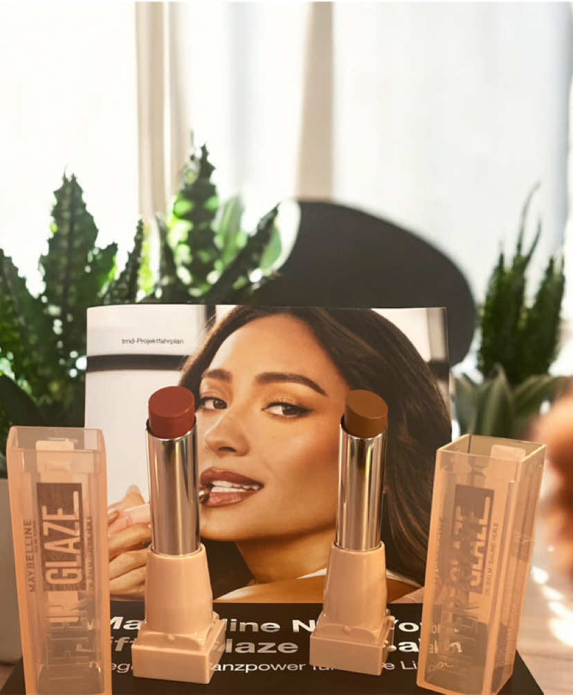 Look at that shine 😍😍 ✨ Glowy, glossy & einfach wunderschön! Ich liebe den neuen Maybelline Lip Glaze – intensive Farbe, super Pflege und ein Glanz, der den ganzen Tag hält 💋 Welcher Ton ist dein Favorit? 👇 #Maybelline #LipGlaze #GlossyLips #BeautyLover #MakeupTrend      @trnd_de @maybelline de 